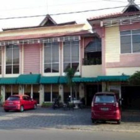 Hotel Margosuko Malang Extérieur photo